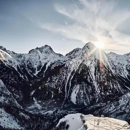 Шале In With Panoramic Views Ле дез Альп