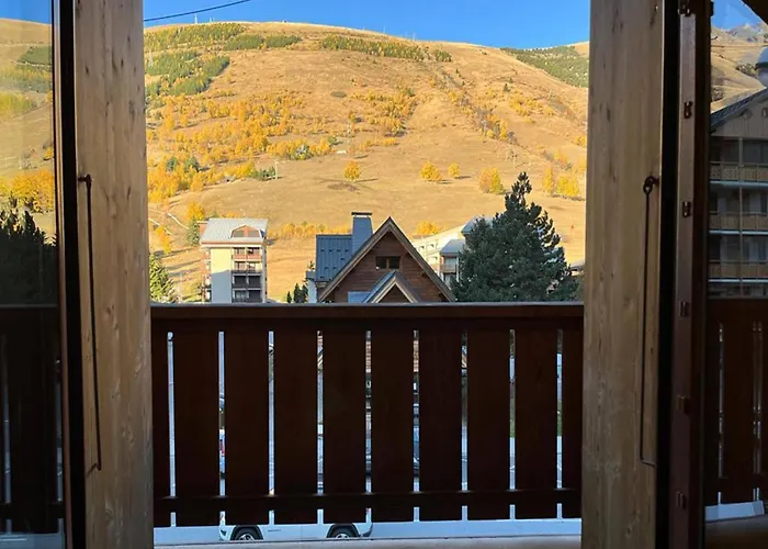 Шале In With Panoramic Views Ле дез Альп