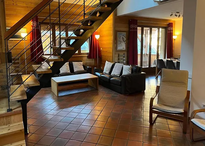 Шале In With Panoramic Views Ле дез Альп