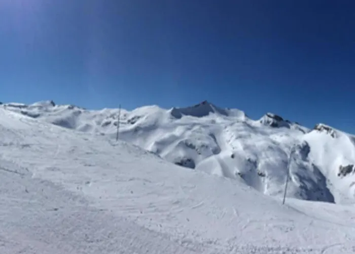 Шале In With Panoramic Views Ле дез Альп