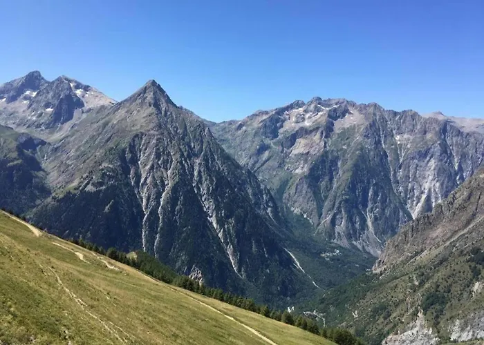 In With Panoramic Views Шале *