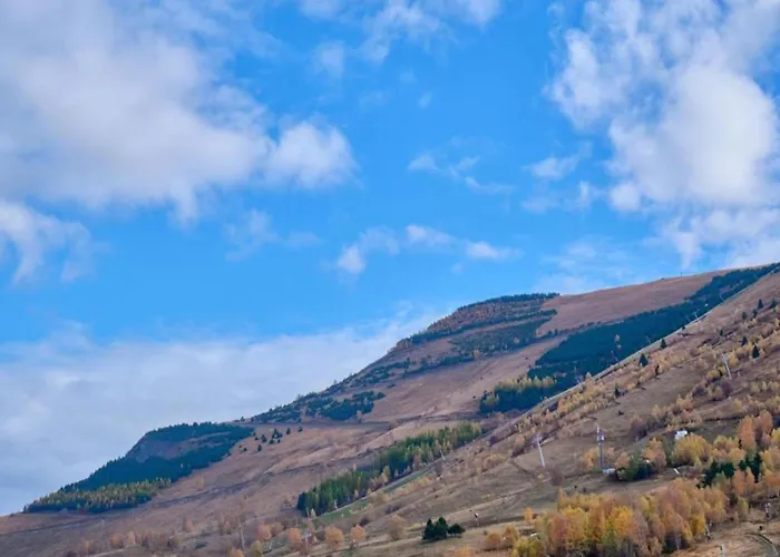 Шале In With Panoramic Views Ле дез Альп